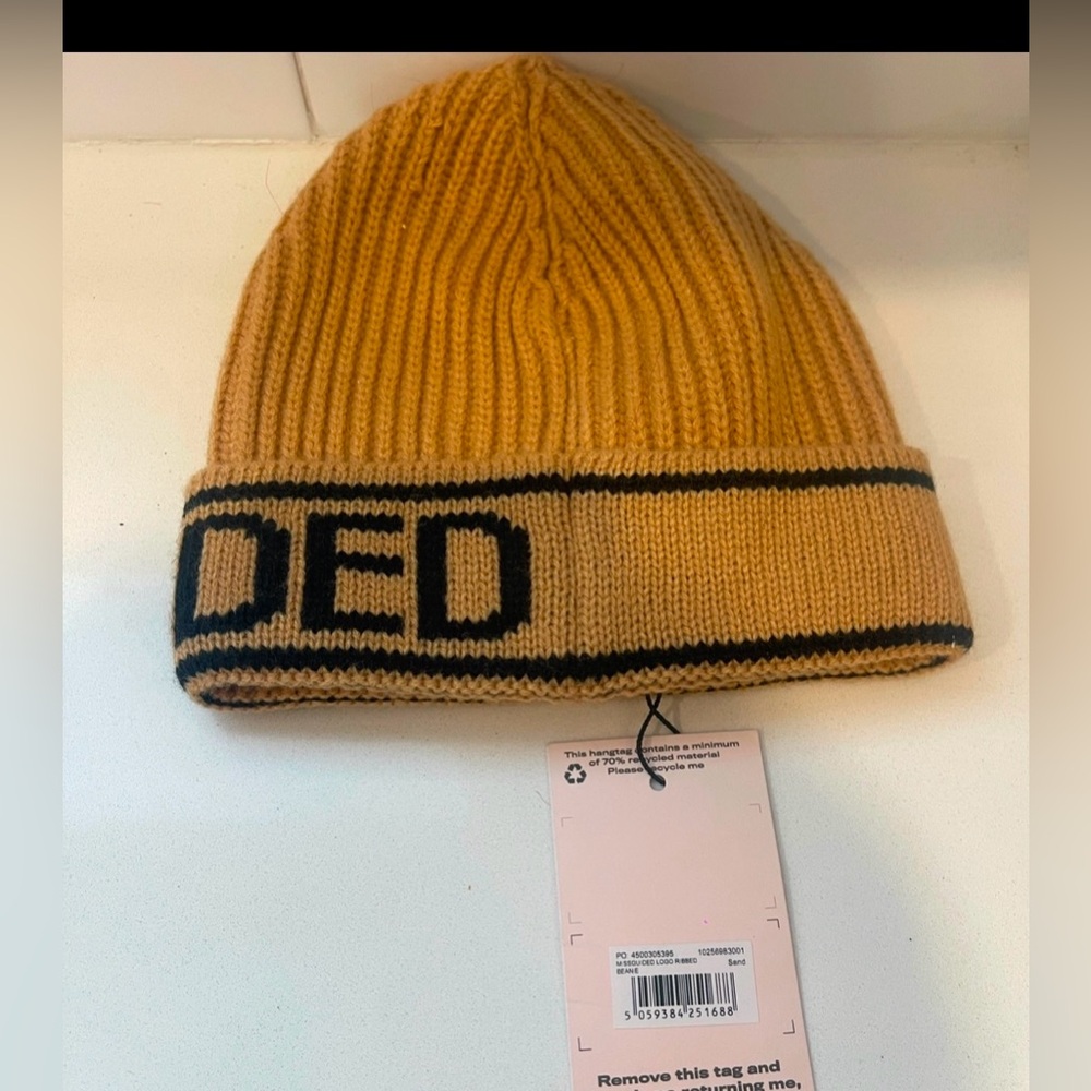 Missguided Ribbed Logo Beanie Hat - Picture 2 of 2